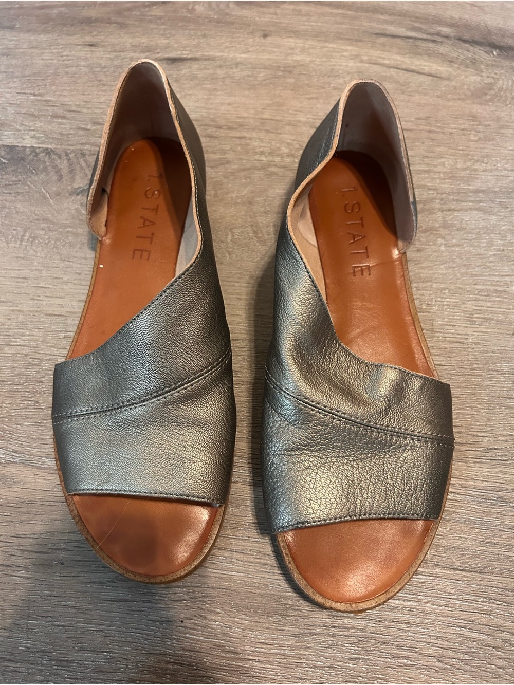 1.STATE Celvin Womens Slip-On Flat Sandals Silver Metallic Open Toe Size 7